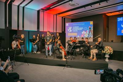 Abadeus oferece aulas gratuitas de violino e canto