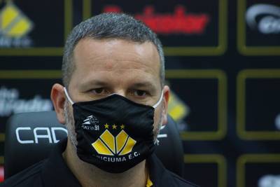 Criciúma anuncia demissão do gerente de futebol Giuliano Bitencourt