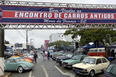 Encontro de carros antigos reúne apaixonados pelo antigomobilismo em Morro da Fumaça