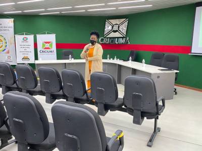 Profissionais da Assistência Social passam por minicurso sobre abordagem antirracista em Criciúma