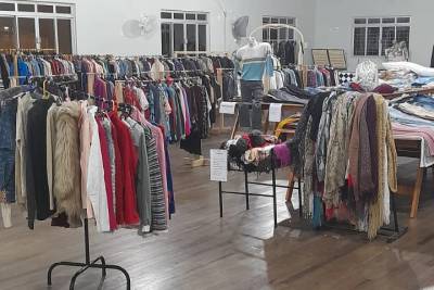 Pastoral Social de Içara está realizando bazar solidário para ajudar na aquisição de cestas básicas