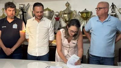 Ordem de serviço para criação de campo sintético no Estádio da Montanha é assinada