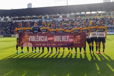 Campanha “Aqui não” chega aos estádios e às quadras de futsal