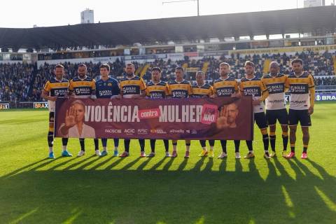 Campanha “Aqui não” chega aos estádios e às quadras de futsal