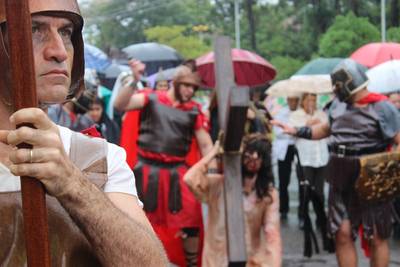 Crucificação de Jesus Cristo reúne fiéis na Próspera