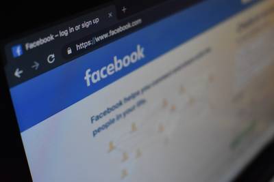 Erro no Facebook troca imagens de links por foto pornográfica