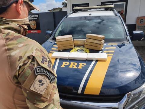 PRF localiza maconha e cocaína em carro que fugiu de fiscalização na BR-101 em Palhoça