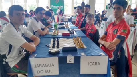 Içara é medalhista de xadrez no primeiro dia da Olesc
