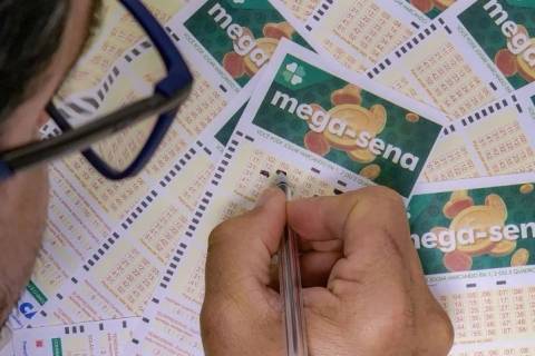 Mega-Sena pode pagar até R$ 8 milhões neste sábado