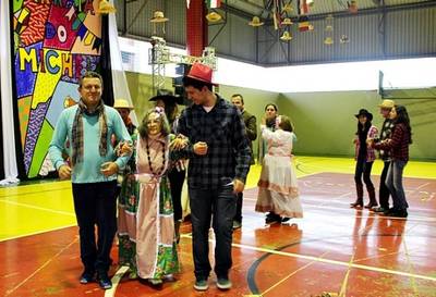 Apresentação de idosos do São Vicente emociona público na Festa Junina do Michel
