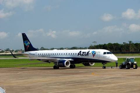 Azul lança tarifa com desconto para quem não despachar bagagem