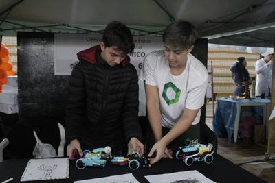 Fecitec do Colégio Satc de Turvo incentiva criatividade e pesquisa entre estudantes