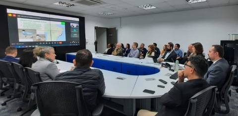 Governador e representantes de órgãos estaduais discutem enfrentamento à influenza aviária