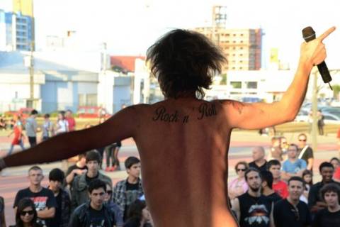 Cerca de 3 mil pessoas prestigiaram o Festival 12 Horas Rock 