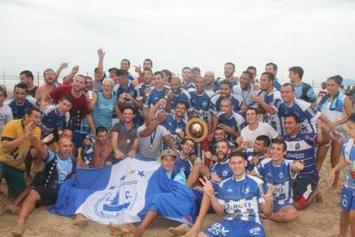 O campeão Praia levanta mais uma taça