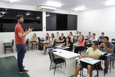 No Brasil, nem metade da população adulta alcança o Ensino Médio