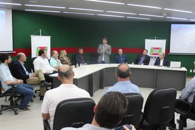 Salvaro assina projeto de lei de incentivo à inovação tecnológica
