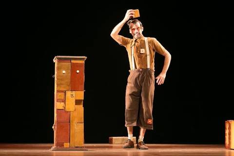 Teatro gratuito de grupo francês em Capivari de Baixo