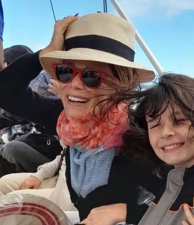 Ator mirim criciumense registra bastidores de novela ao lado de Mariana Ximenes