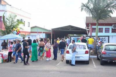 'Não sabem em quem votar', alega diretora da escola João Frasseto sobre a lentidão nas filas