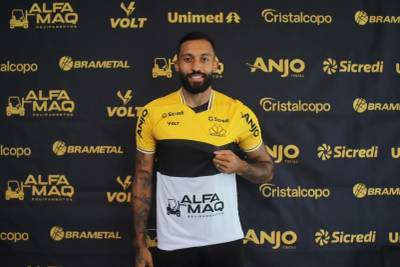 Responsável por um dos gols em vitória contra o Avaí, zagueiro é apresentado no Criciúma