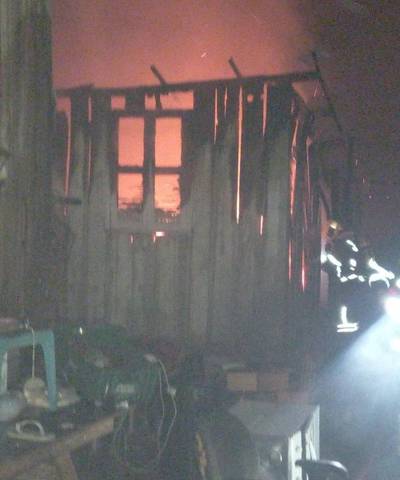 Incêndio destrói casa de madeira em Balneário Rincão