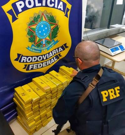 Após perseguição na BR-101, motorista mineiro é preso transportando mais de 90 quilos de maconha
