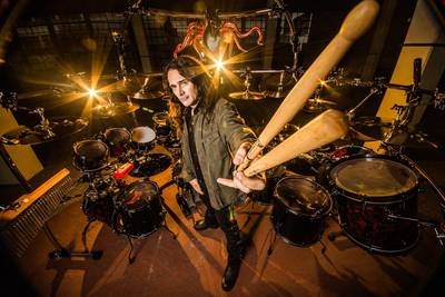 Maior baterista de heavy metal do Brasil se apresenta na Acic