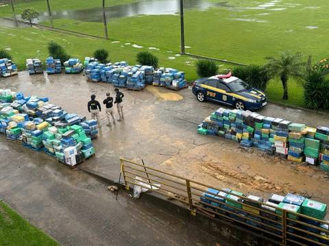 PRF intercepta carreta que vinha para Criciúma e apreende cerca de 25 toneladas de maconha 
