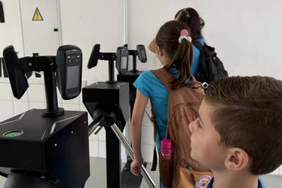 Escola de Morro da Fumaça implanta sistema de catracas com biometria facial