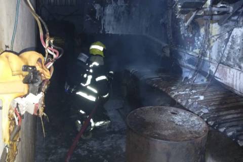 Bombeiros utilizam 8 mil litros de água para combater incêndio em pavilhão de Siderópolis