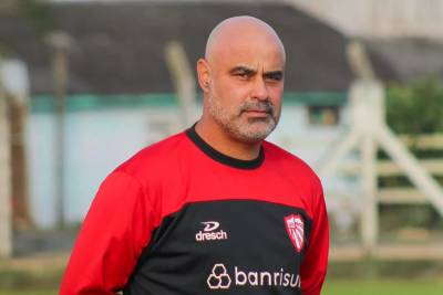 Próximo adversário do Criciúma troca de técnico e contrata meio-campo