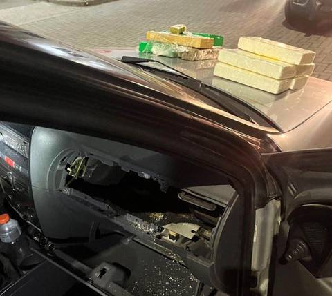 Motorista é preso com drogas escondidas no air bag de carro em Paulo Lopes