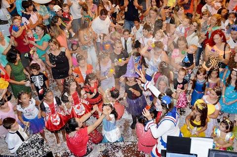Criciúma Shopping realiza 3º Bailinho de Carnaval para crianças