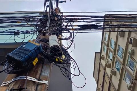 Operação Limpa Fios chega à avenida Getúlio Vargas em Criciúma