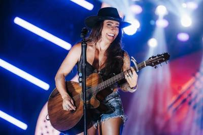Lauana Prado se apresenta neste sábado em Balneário Rincão
