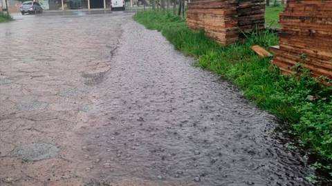 Defesa Civil registra 'chuva preta' em municípios catarinenses