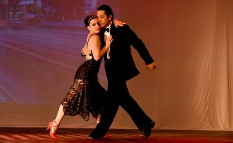 Mais de 80 bailarinos no palco do Elias Angeloni neste sábado