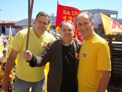 Cristóvam Buarque participa da caminhada de Sandro e Turatti