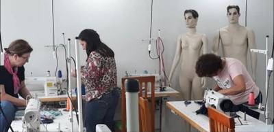 Pontos e Encontros: projeto oferece aulas de corte e costura gratuitas em Urussanga