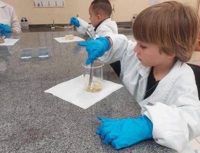 Quimicando Kids visa aproximar as crianças do mundo da química na Satc