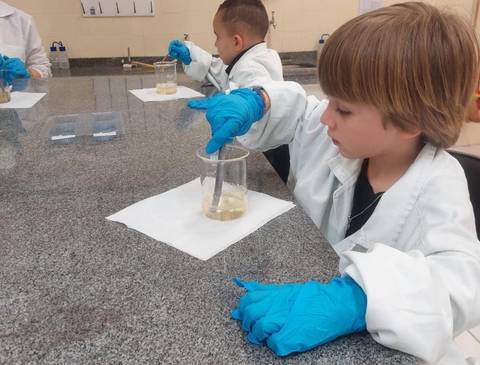 Quimicando Kids visa aproximar as crianças do mundo da química na Satc