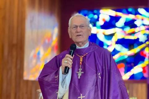 Dom Leonardo celebra missa em Forquilhinha e faz reflexão sobre direito à moradia e igreja comunitária