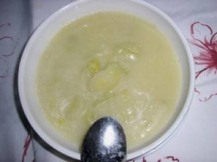Sopa de couve-flor com alho-poró