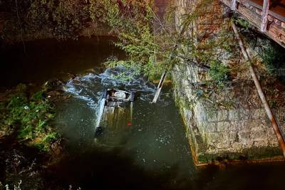 Criciúma: motorista de veículo que caiu em rio morre no hospital