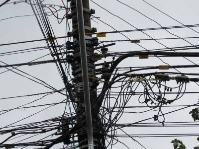 Celesc firma parceria com telefônicas para despoluição visual em postes em Jaraguá do Sul