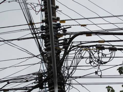 Celesc firma parceria com telefônicas para despoluição visual em postes em Jaraguá do Sul