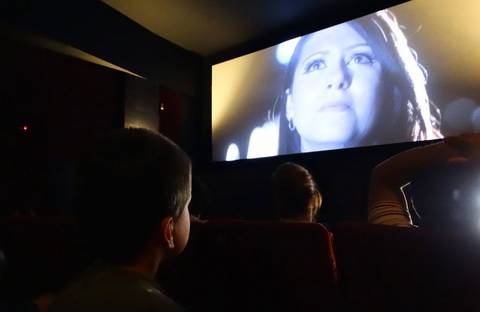 Entidades são beneficiadas com sessão de cinema especial
