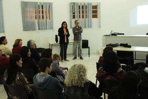 Artesãos se reúnem em oficina do Sebrae