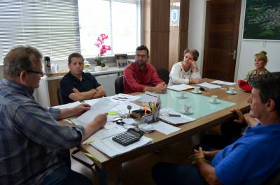 Siderópolis firma parceria com CDL e Apae para programação natalina 2017  
